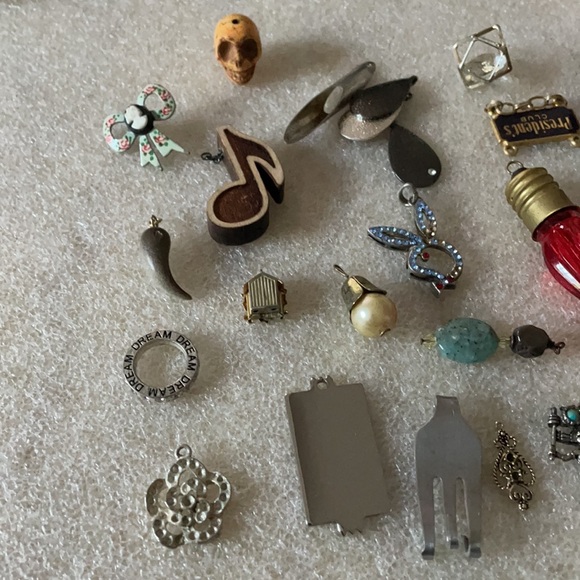 Vintage pendent lot (25) - Picture 3 of 4
